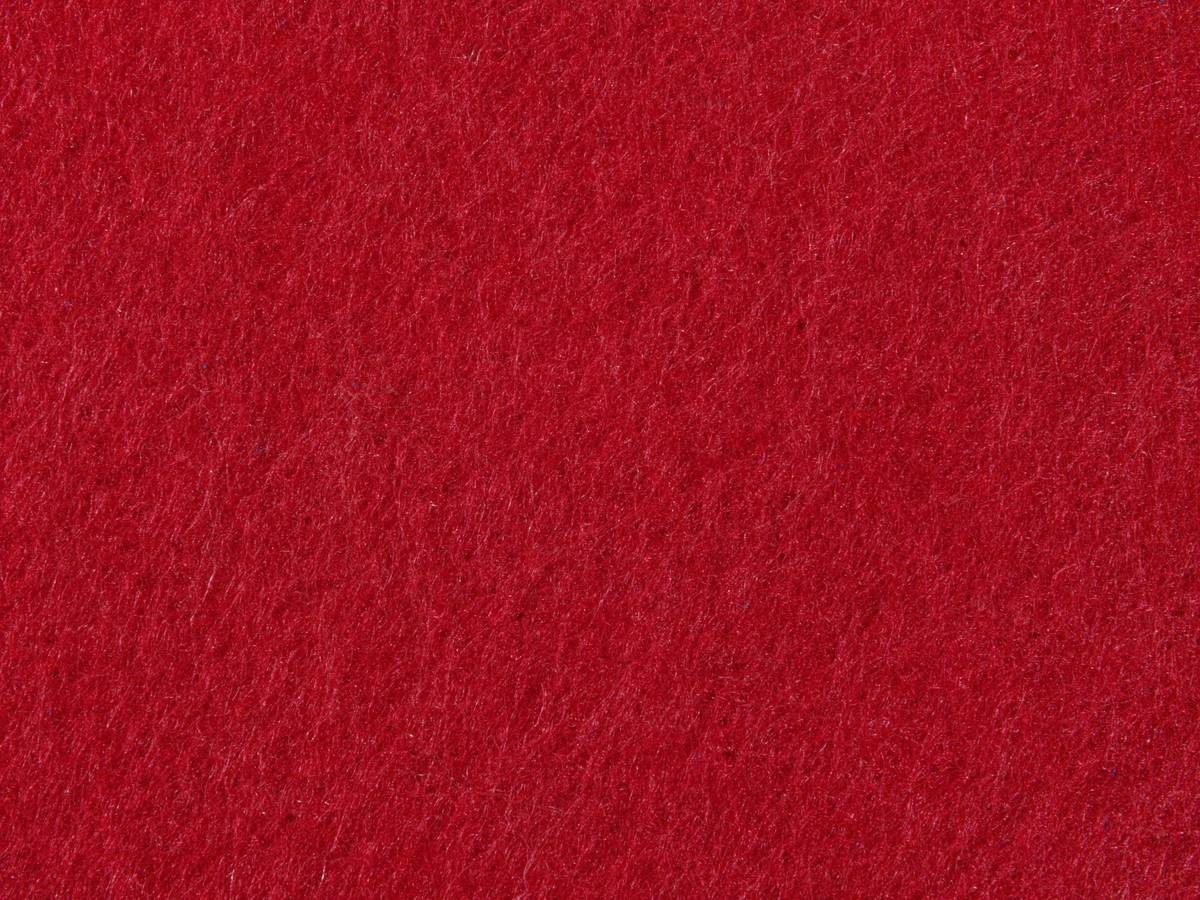 Side-by-side comparison of high-density wool-blend felt vs low-grade polyester felt on padel balls after 90 minutes of play