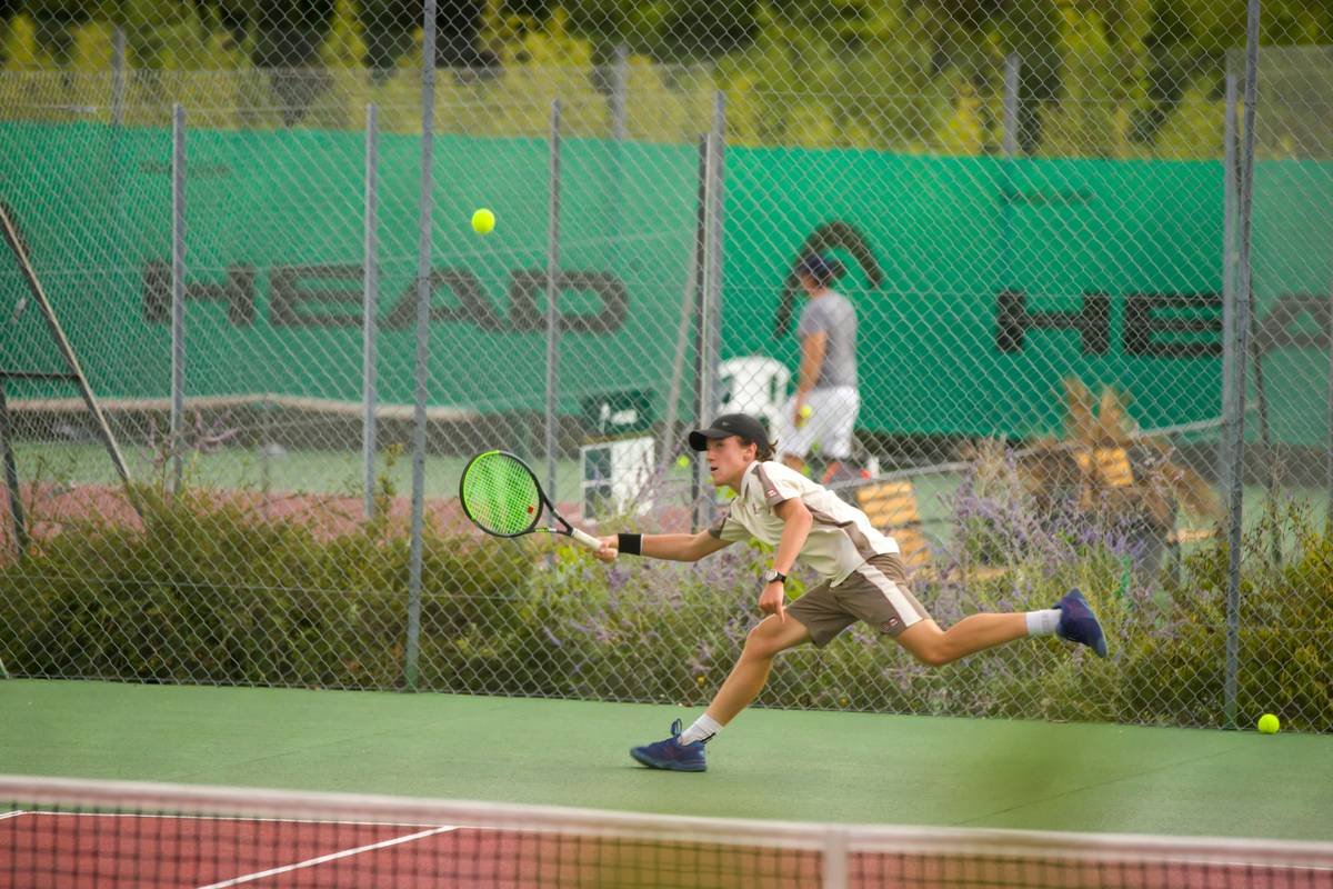 What Is a Hybrid Hitting Face in Padel? (And Why Pros Are Obsessed With It)