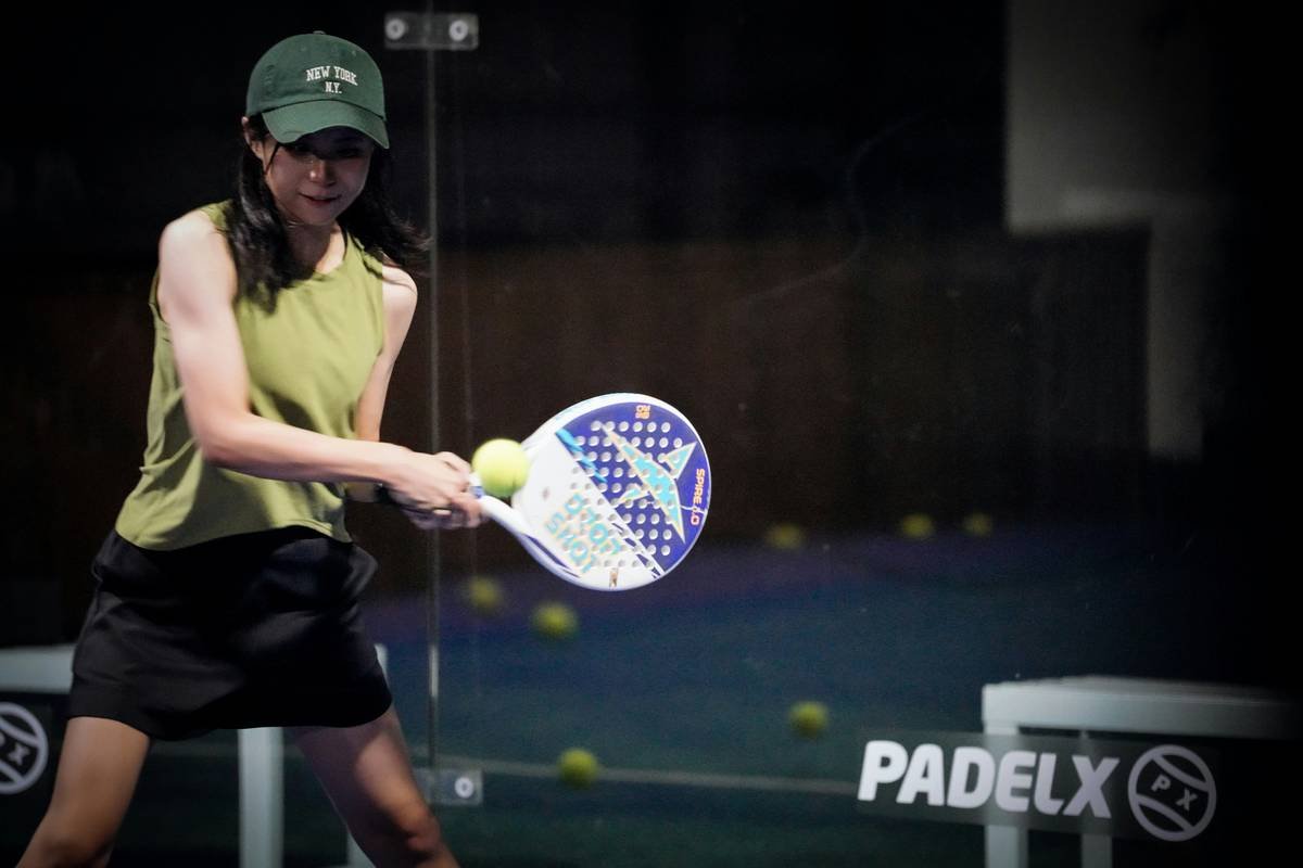 Doubles team practicing padel sport how do i get consistent net play